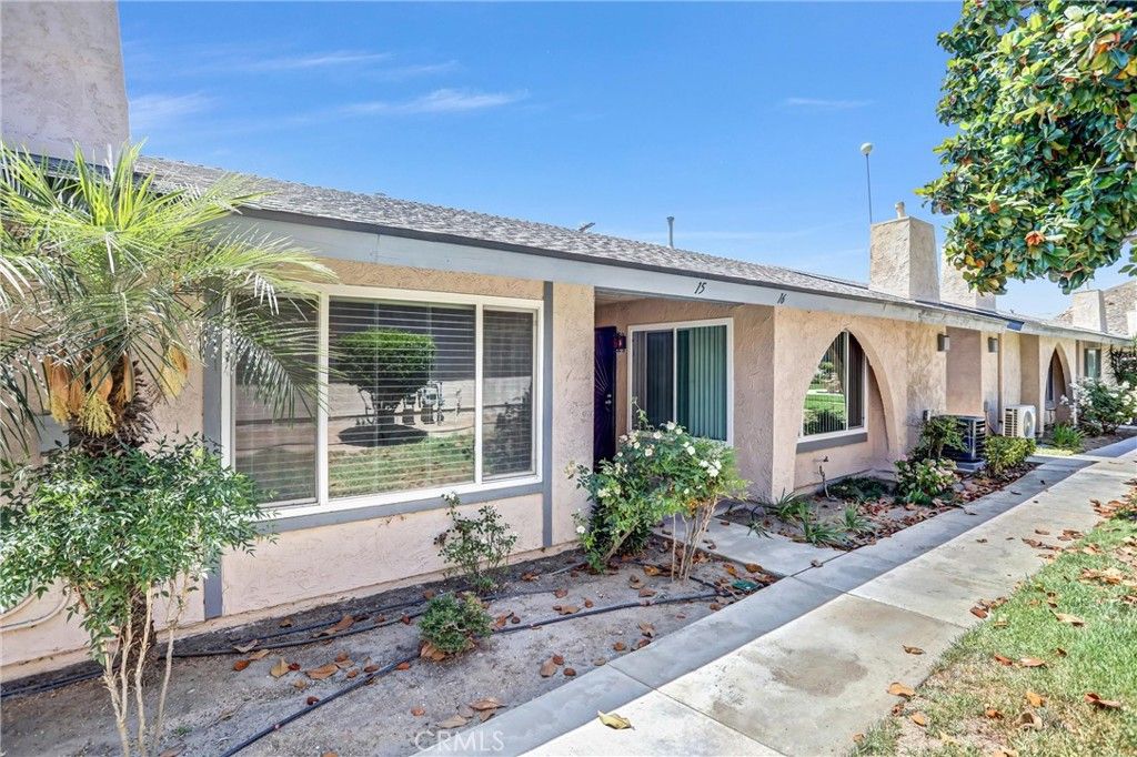 2891 Canyon Crest 15, Riverside, CA 92507