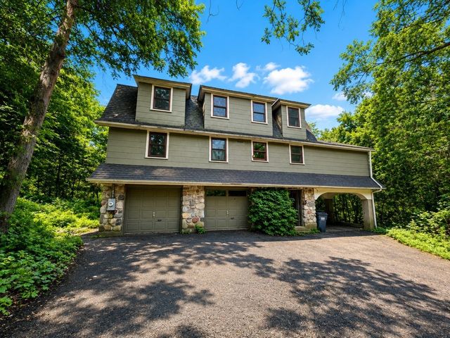 138 Sunset Ave, Amherst, MA 01002