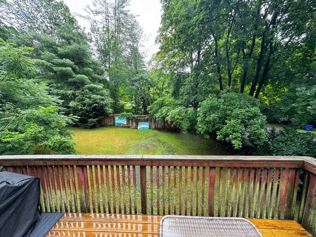 138 Sunset Ave, Amherst, MA 01002