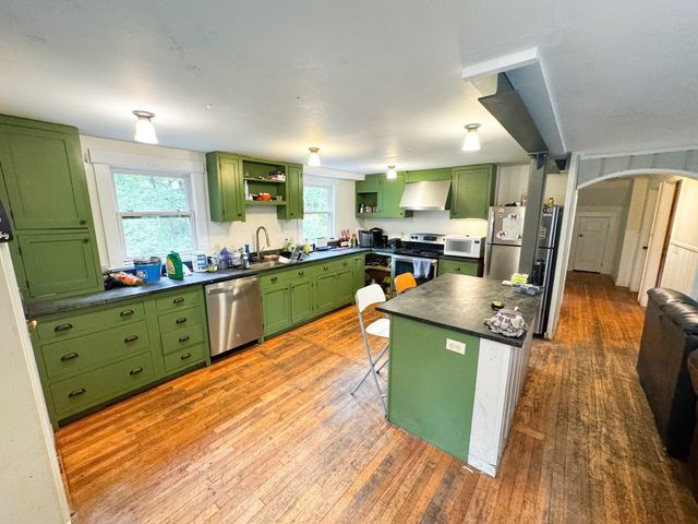 138 Sunset Ave, Amherst, MA 01002