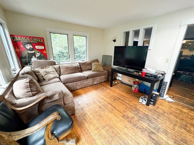 138 Sunset Ave, Amherst, MA 01002
