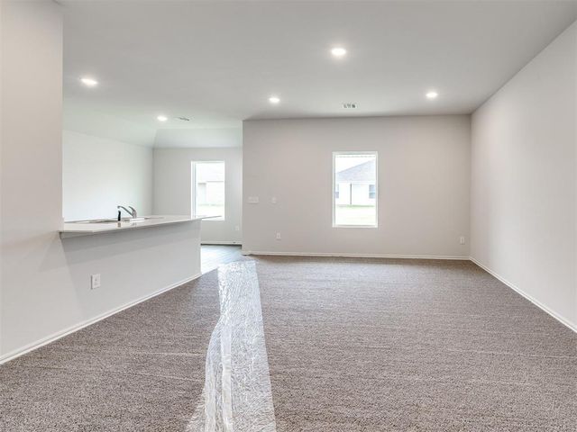 929 S Buffalo Lane, Mustang, OK 73064