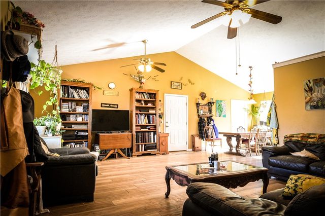 3952 County Road 906, Green Forest, AR 72638