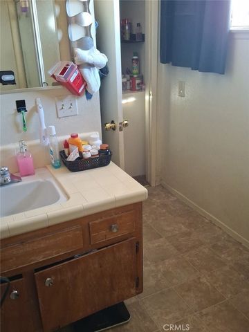 15847 Fresno, Victorville, CA 92395