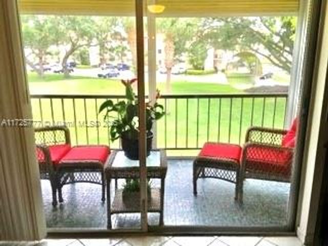 611 S Hollybrook Dr 203, Pembroke Pines, FL 33025