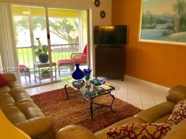 611 S Hollybrook Dr 203, Pembroke Pines, FL 33025