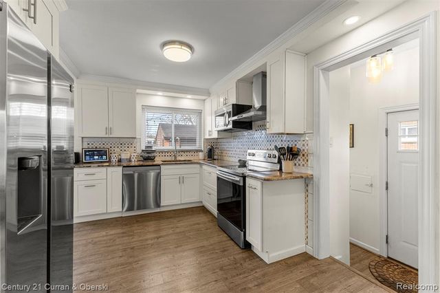 9329 Merriman Road, Livonia, MI 48150