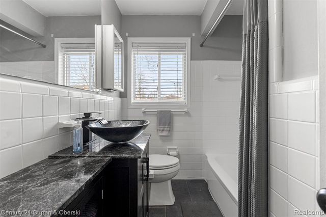 9329 Merriman Road, Livonia, MI 48150