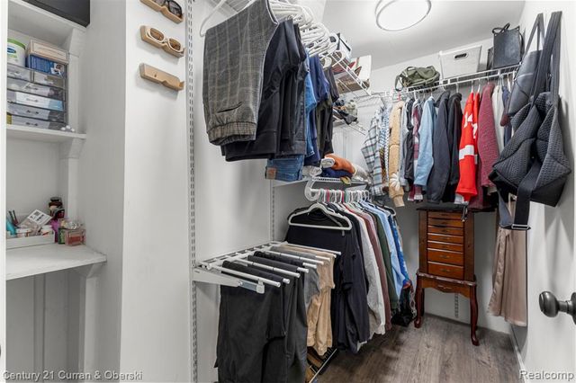 9329 Merriman Road, Livonia, MI 48150