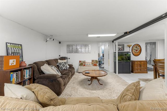 9329 Merriman Road, Livonia, MI 48150