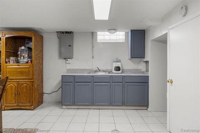 9329 Merriman Road, Livonia, MI 48150