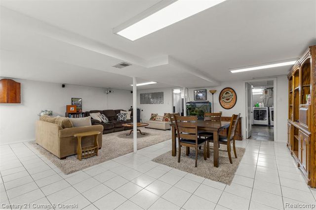 9329 Merriman Road, Livonia, MI 48150