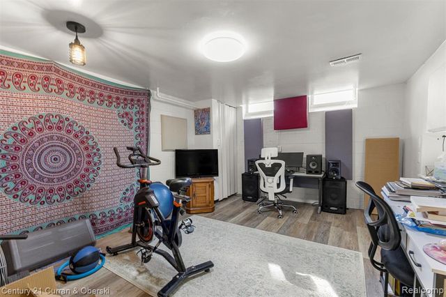 9329 Merriman Road, Livonia, MI 48150