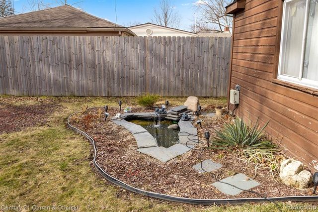 9329 Merriman Road, Livonia, MI 48150