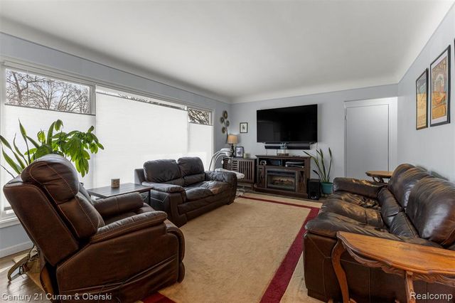 9329 Merriman Road, Livonia, MI 48150