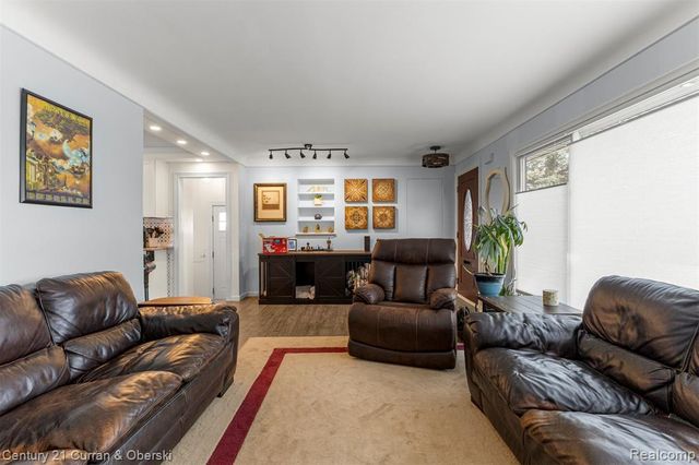 9329 Merriman Road, Livonia, MI 48150