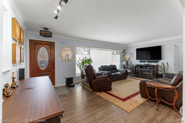 9329 Merriman Road, Livonia, MI 48150