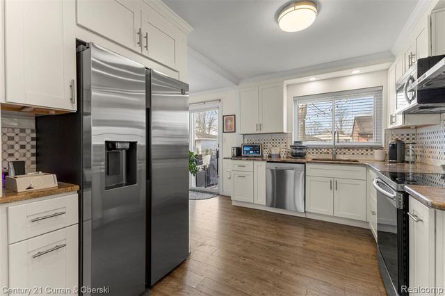 9329 Merriman Road, Livonia, MI 48150