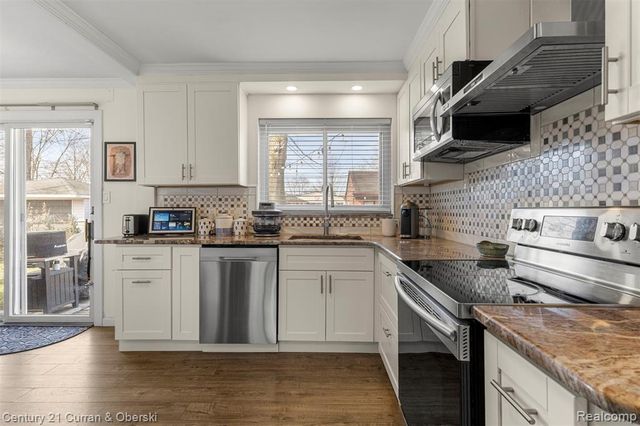 9329 Merriman Road, Livonia, MI 48150