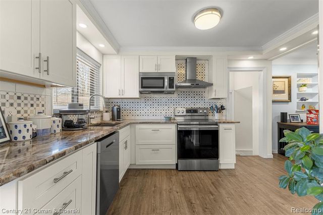 9329 Merriman Road, Livonia, MI 48150