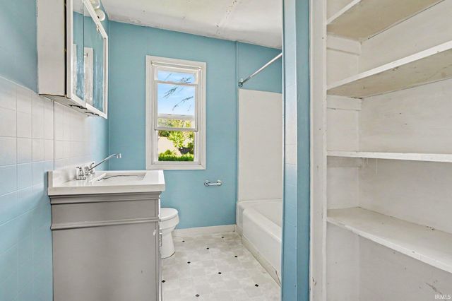 1242 Howard Street, South Bend, IN 46617