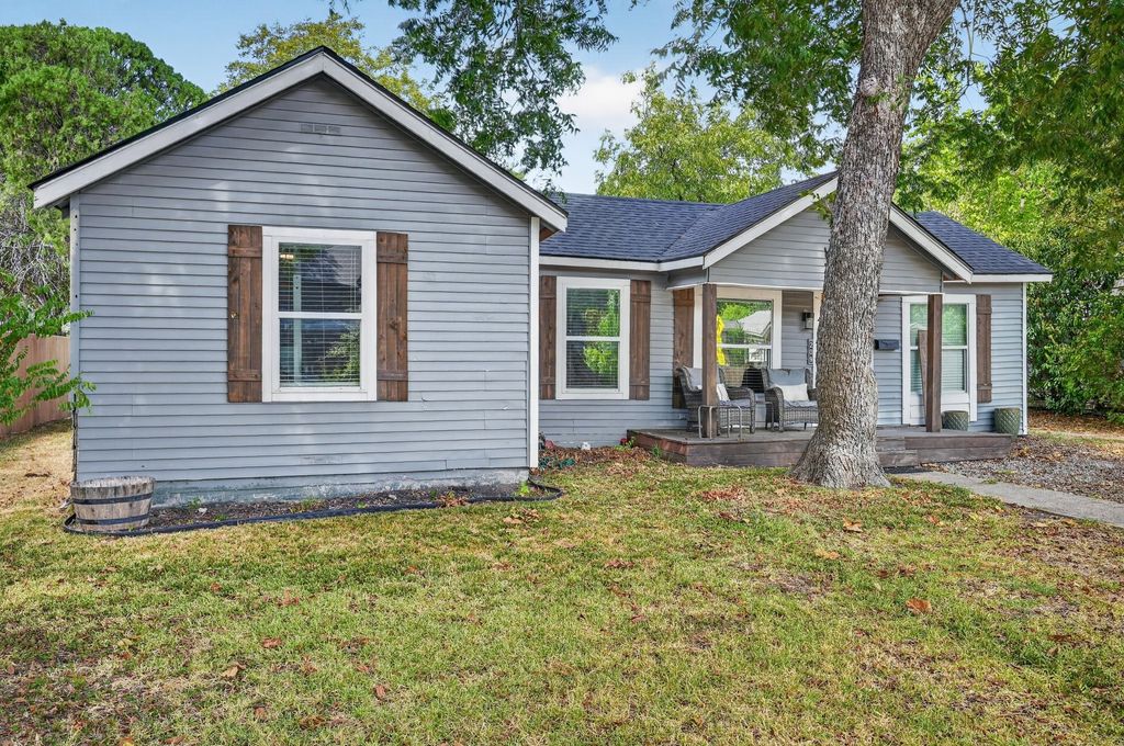 209 Cynisca Street, Waxahachie, TX 75165 — exterior