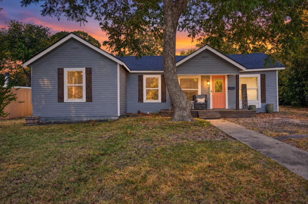 209 Cynisca Street, Waxahachie, TX 75165 — photo 2