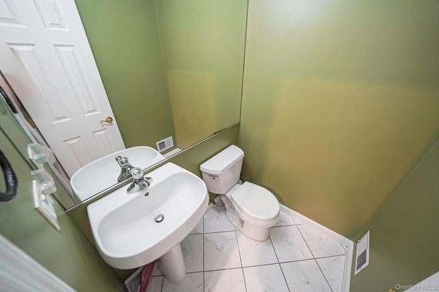 96 Manitou Trail 96, Kings Park, NY 11754