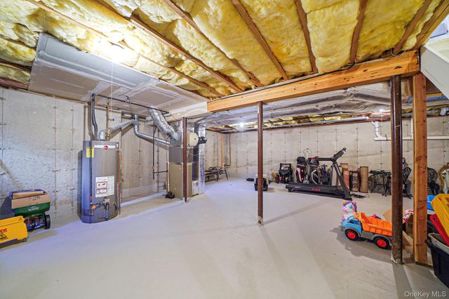 96 Manitou Trail 96, Kings Park, NY 11754