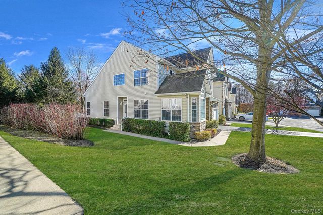 96 Manitou Trail 96, Kings Park, NY 11754