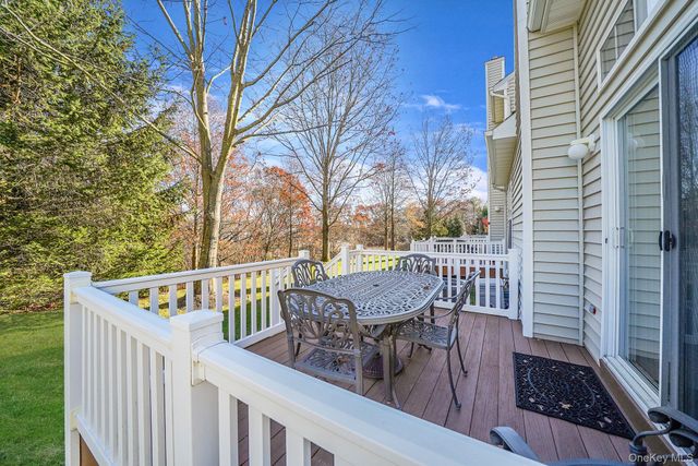 96 Manitou Trail 96, Kings Park, NY 11754