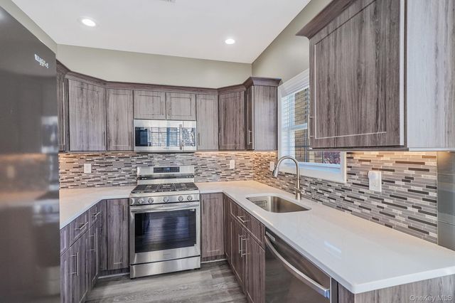 96 Manitou Trail 96, Kings Park, NY 11754