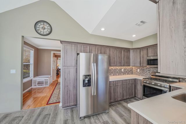 96 Manitou Trail 96, Kings Park, NY 11754