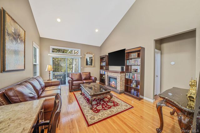 96 Manitou Trail 96, Kings Park, NY 11754