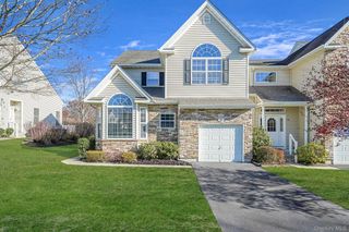 96 Manitou Trail 96, Kings Park, NY 11754