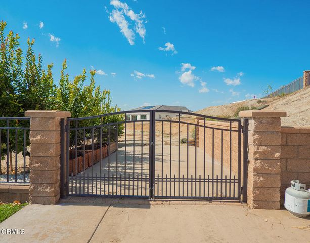 16094 Mariposa Avenue, Riverside, CA 92504