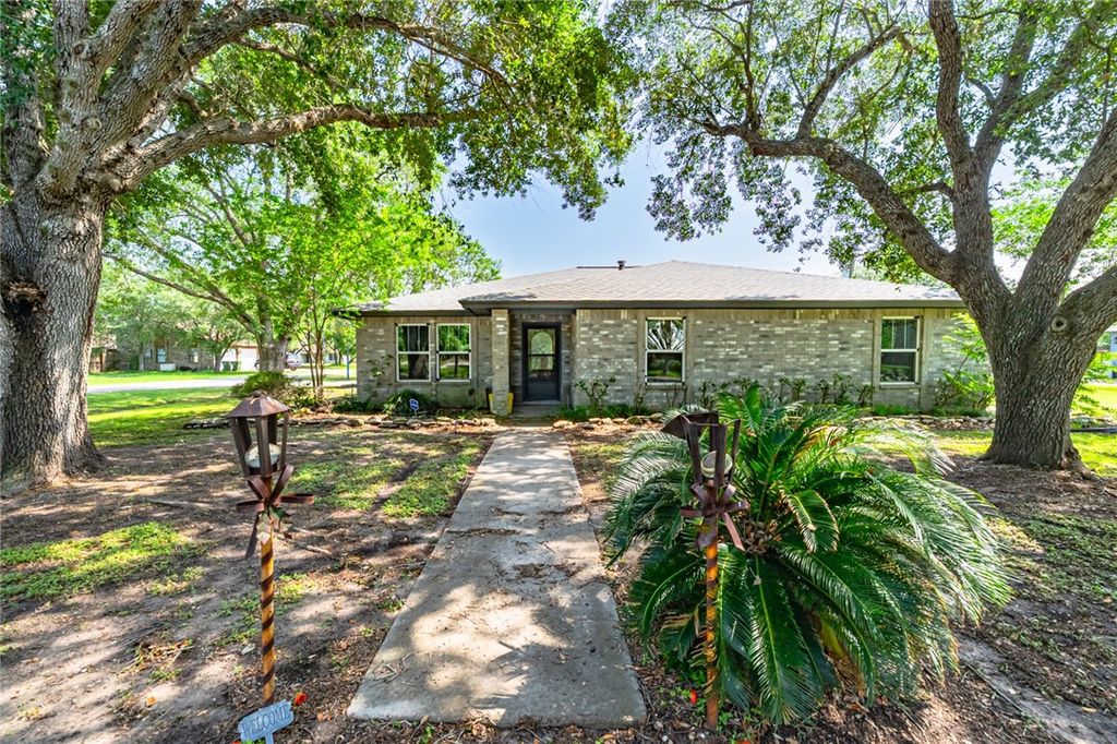 1206 Johnson St, Woodsboro, TX 78393 — exterior