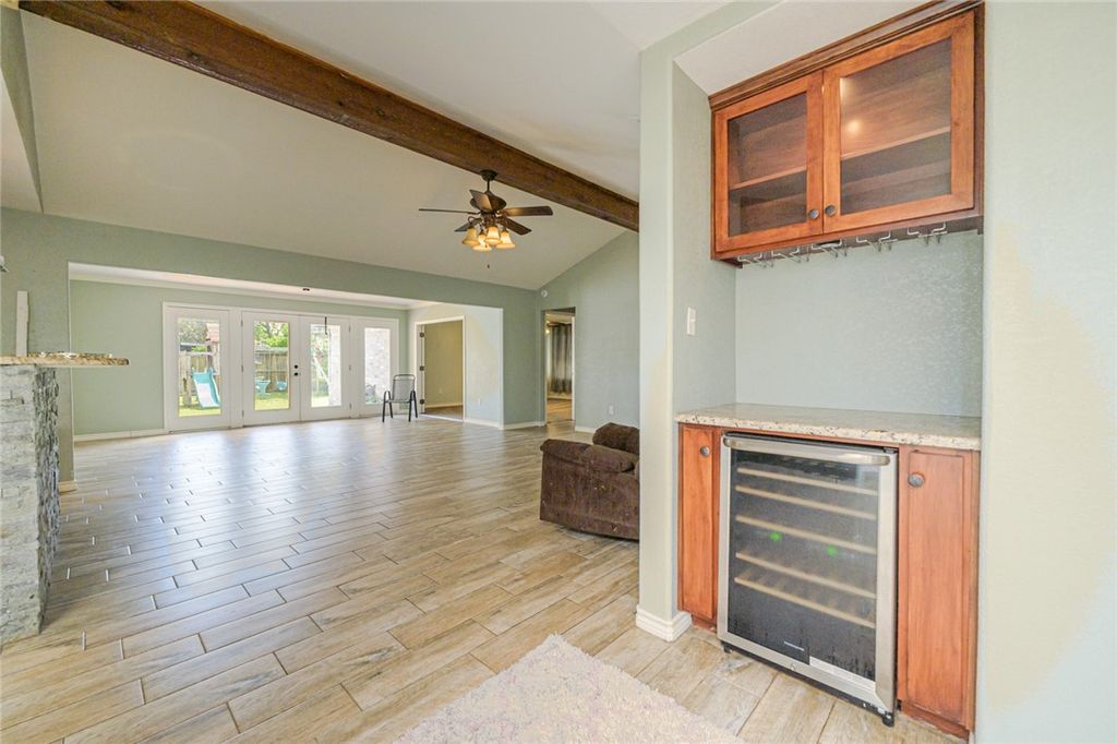 1206 Johnson St, Woodsboro, TX 78393 — photo 2