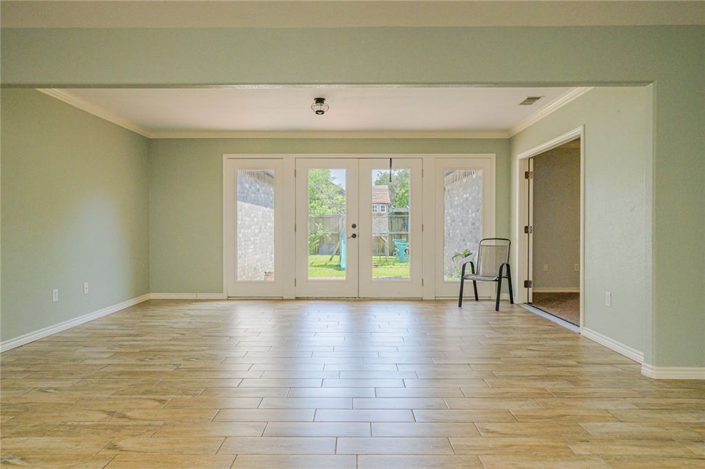 1206 Johnson St, Woodsboro, TX 78393 — photo 3