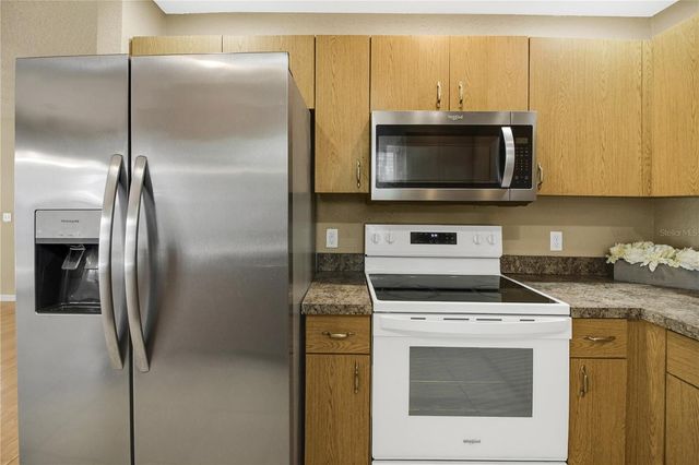 305 W FOUNTAIN STREET, Fruitland Park, FL 34731