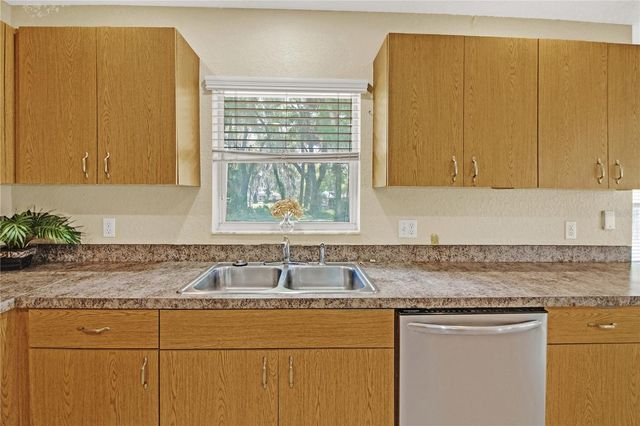 305 W FOUNTAIN STREET, Fruitland Park, FL 34731