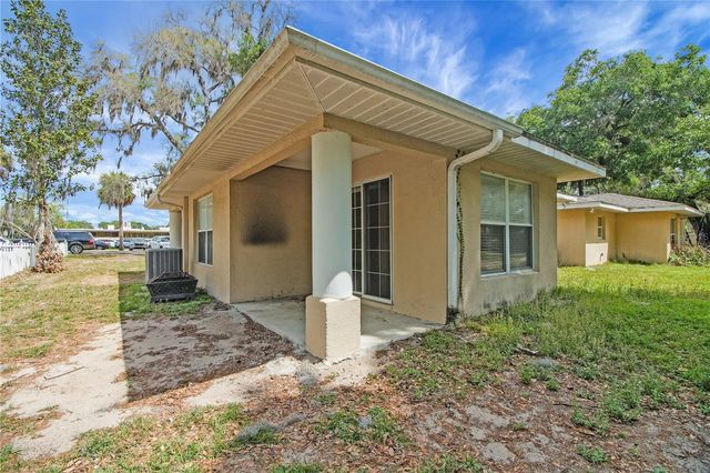 305 W FOUNTAIN STREET, Fruitland Park, FL 34731