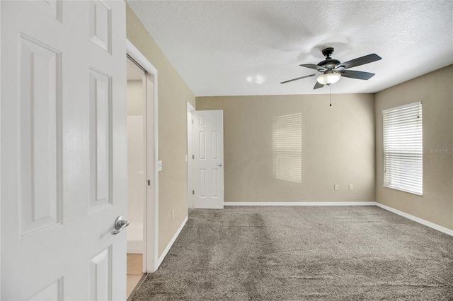 305 W FOUNTAIN STREET, Fruitland Park, FL 34731