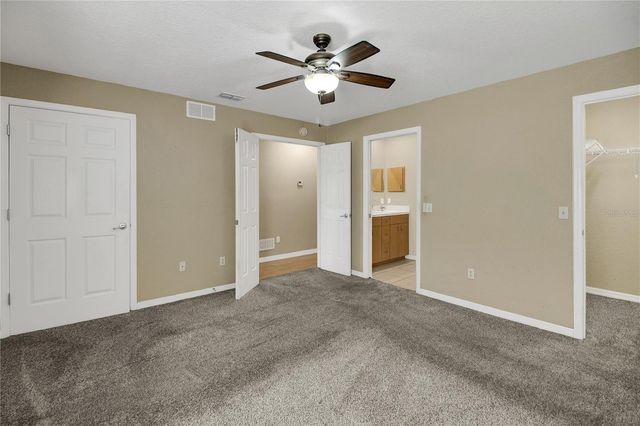 305 W FOUNTAIN STREET, Fruitland Park, FL 34731