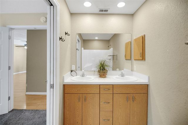 305 W FOUNTAIN STREET, Fruitland Park, FL 34731