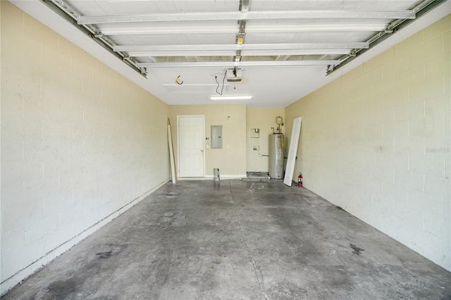 305 W FOUNTAIN STREET, Fruitland Park, FL 34731