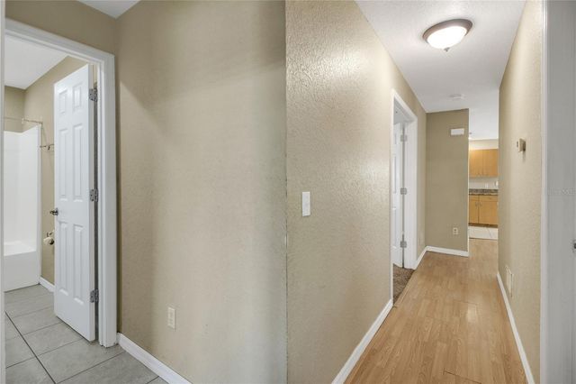 305 W FOUNTAIN STREET, Fruitland Park, FL 34731