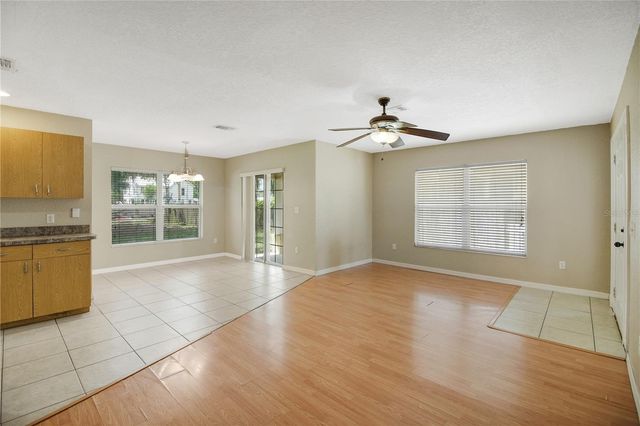 305 W FOUNTAIN STREET, Fruitland Park, FL 34731