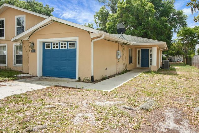 305 W FOUNTAIN STREET, Fruitland Park, FL 34731