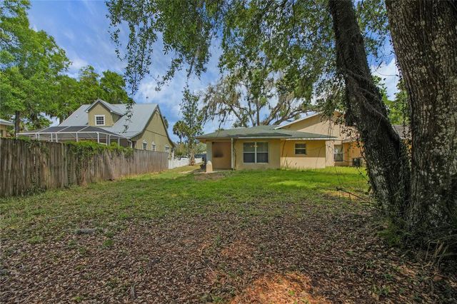 305 W FOUNTAIN STREET, Fruitland Park, FL 34731